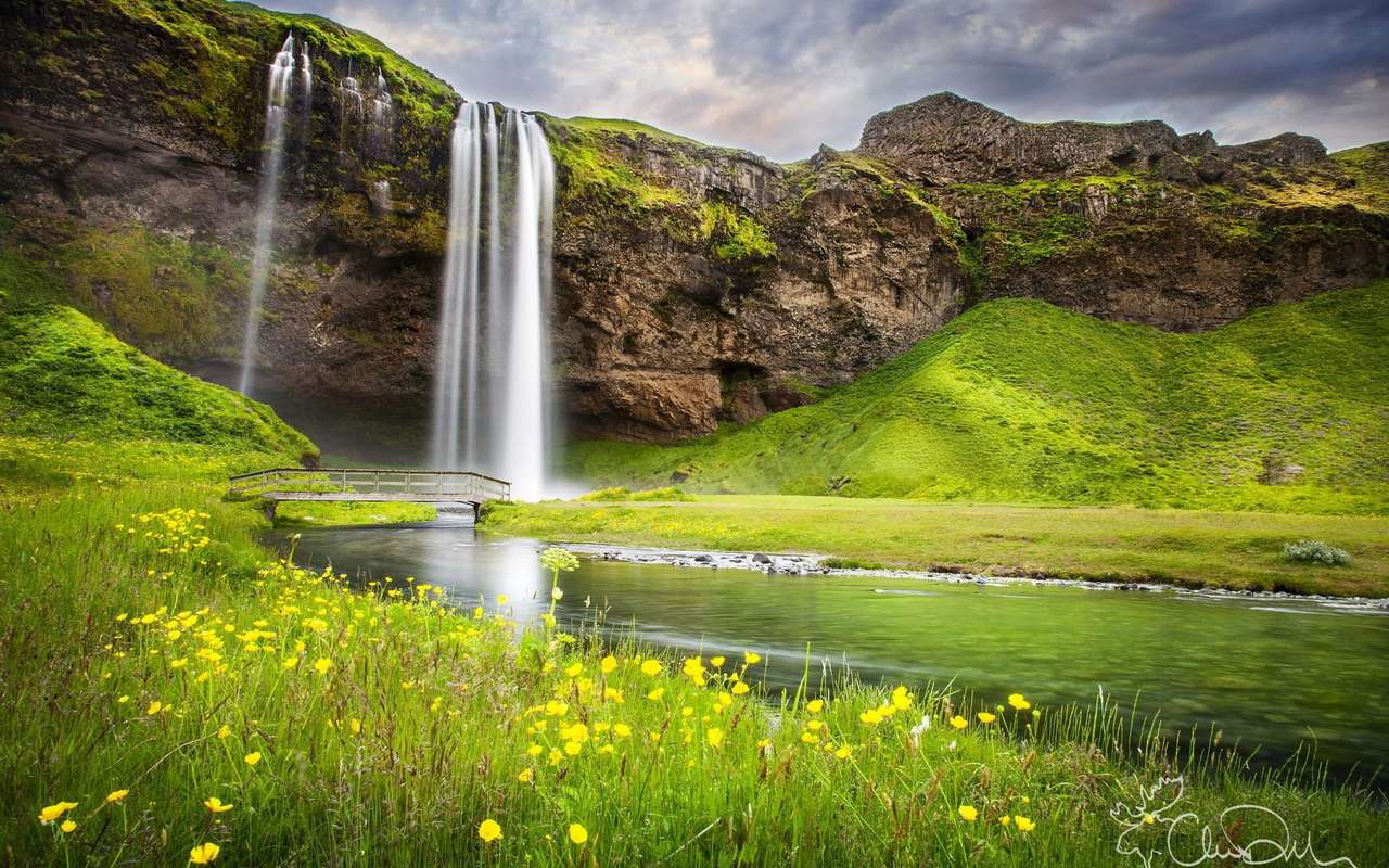 Vackert vattenfall Pussel online