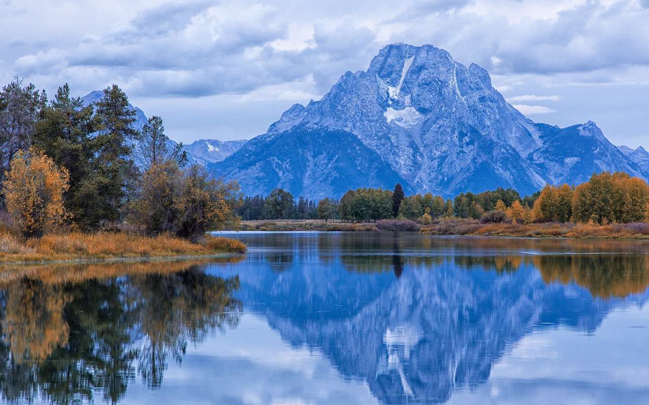 Reflexo de belas montanhas quebra-cabeças online