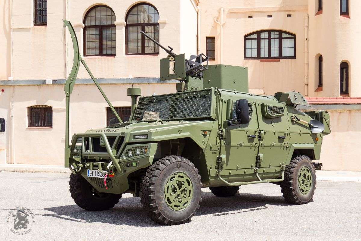 Katonai jármű Madridban online puzzle