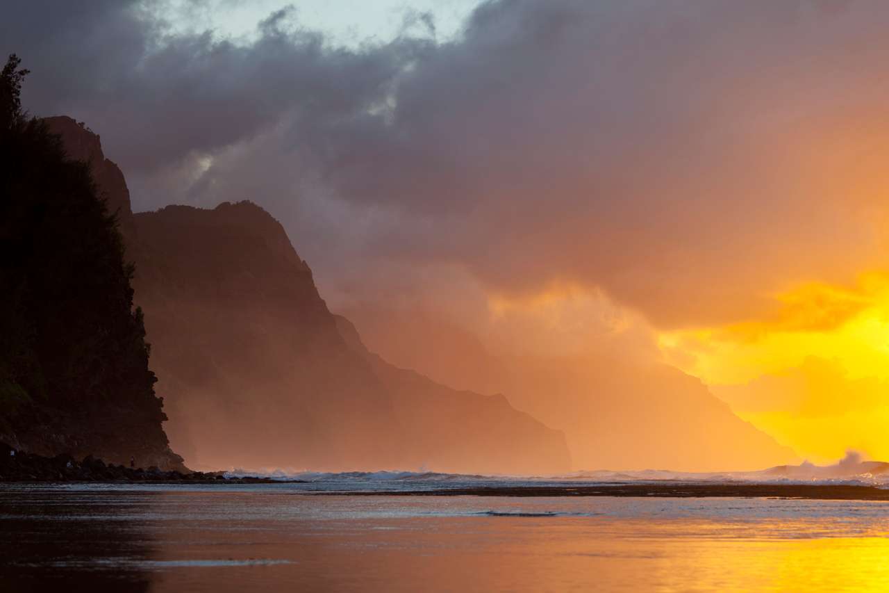 Ηλιοβασίλεμα στην ακτή Na Pali στο Kauai, Χαβάη. online παζλ