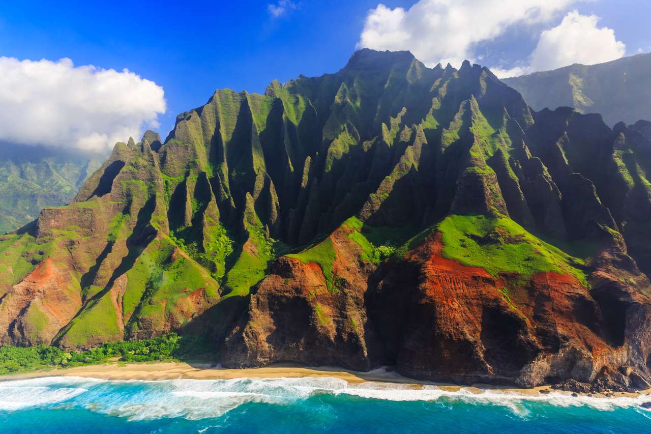 Letecký pohled na velkolepé pobřeží Na Pali, Kauai, Havaj online puzzle