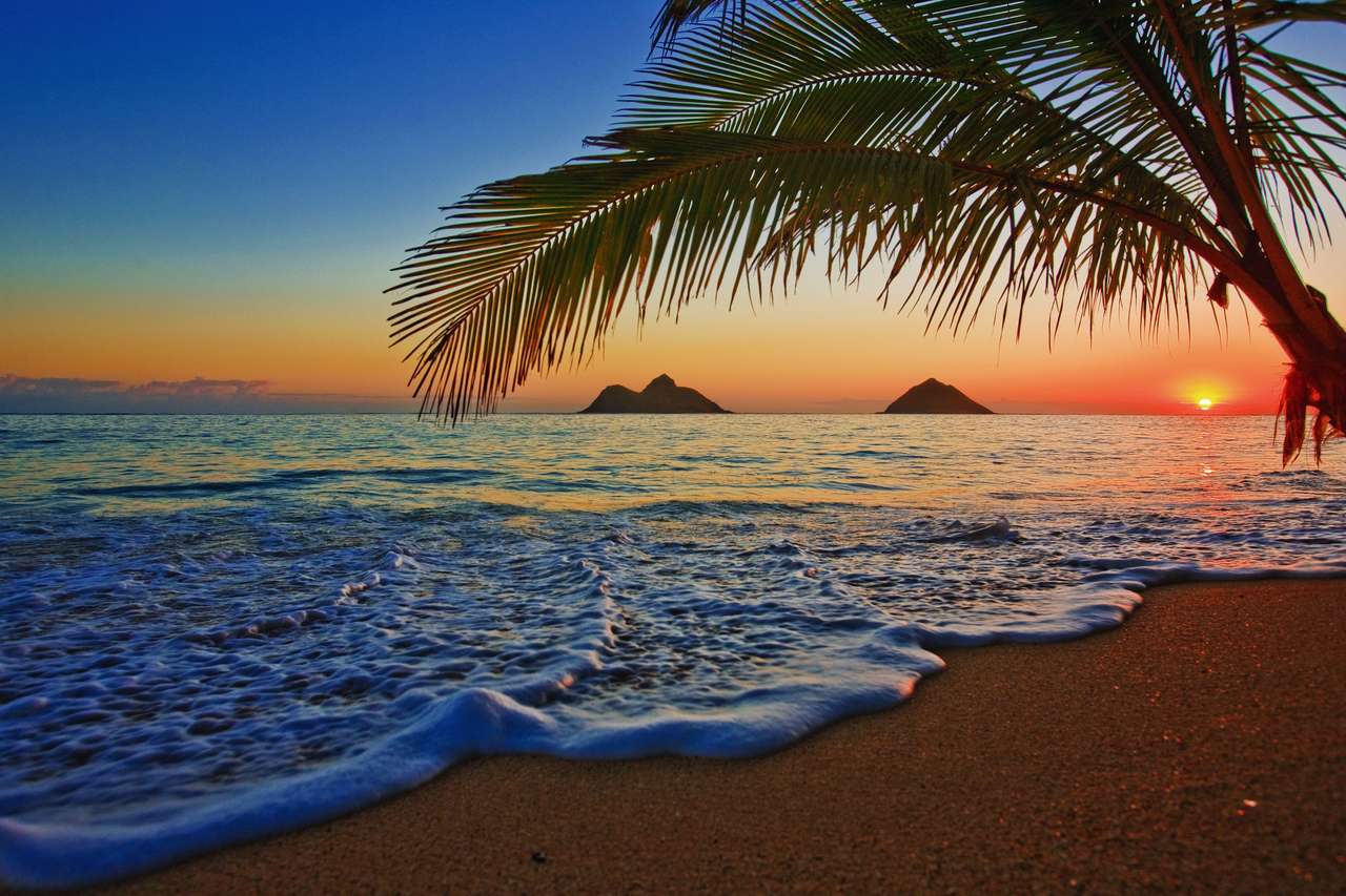 Тихий схід сонця на пляжі Ланікай, Гаваї пазл онлайн