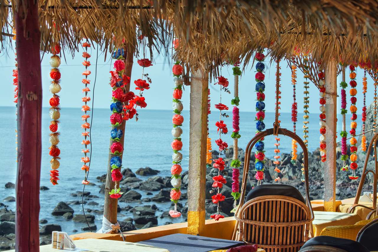 Café con coronas de flores hawaianas y asiáticas rompecabezas en línea