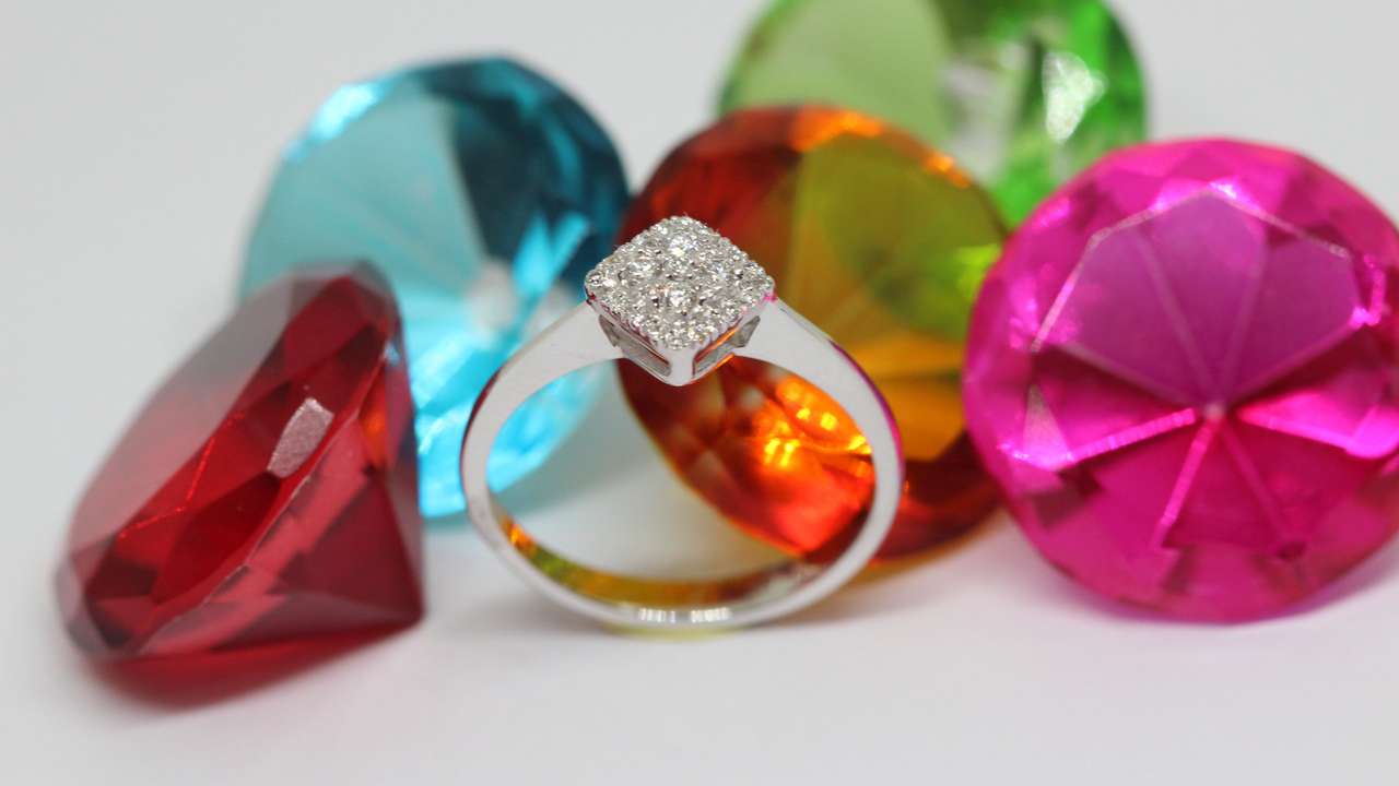 gyűrű és drágakövek kirakós online