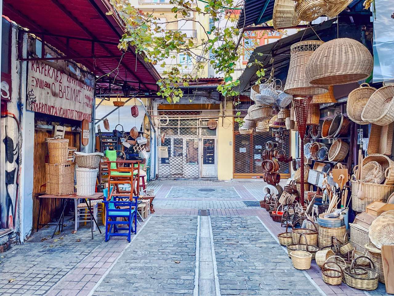Rua da fabricação de cestos em Thessaloniki quebra-cabeças online