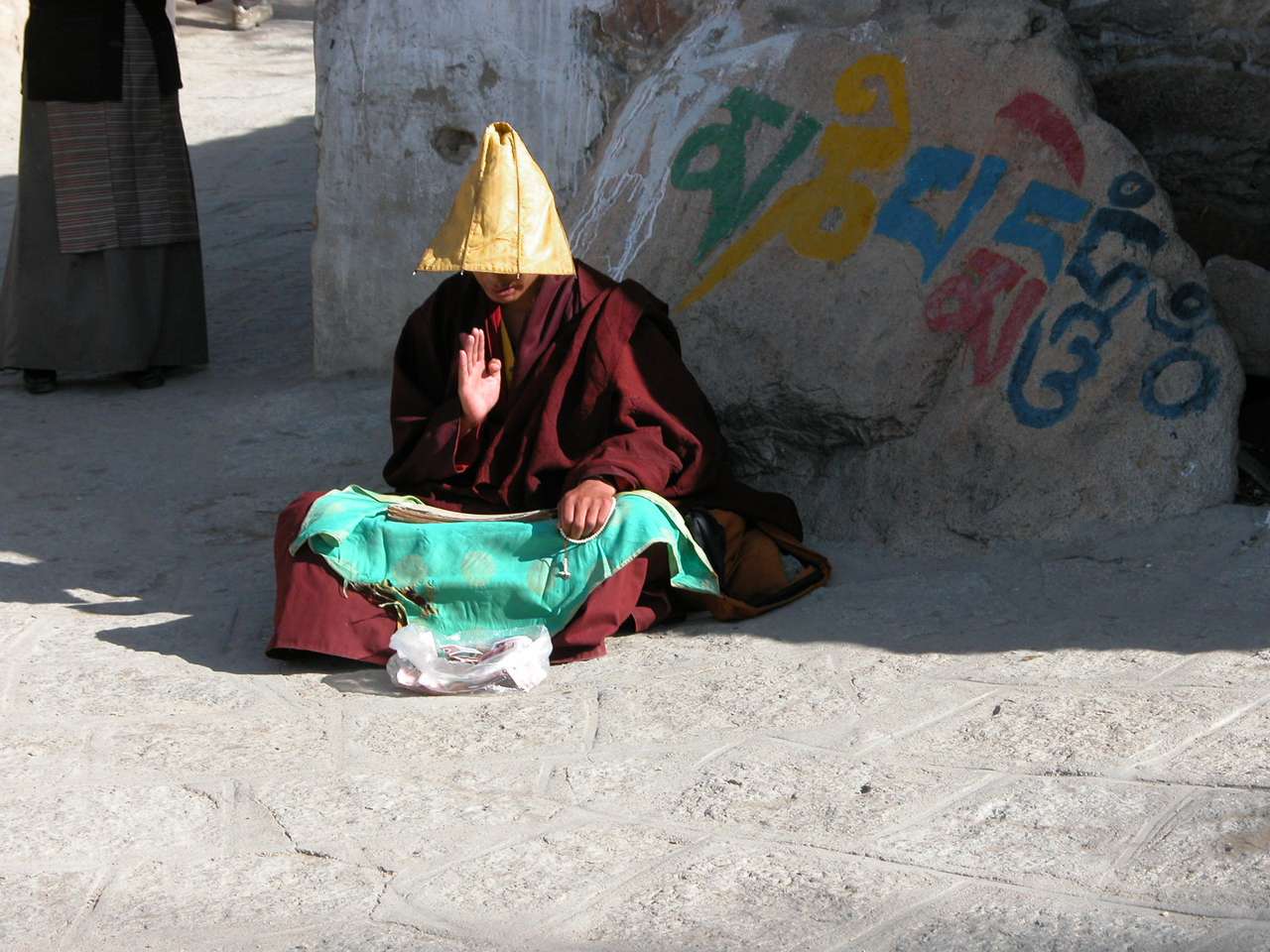Tibetansk munk i bön Pussel online
