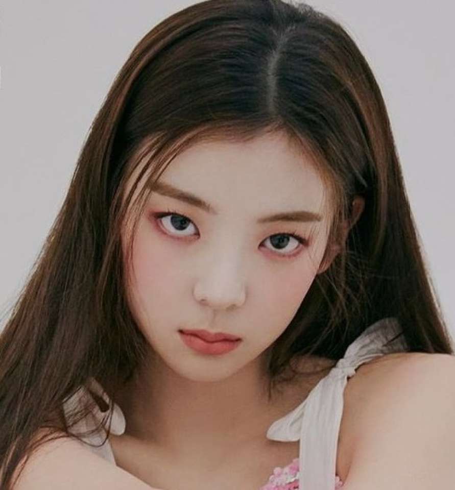 Lia from Itzy jigsaw puzzle online