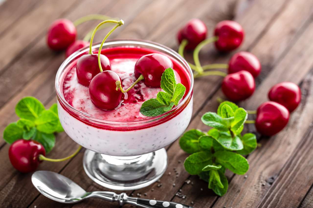 Färsk yoghurt med körsbär och chiafrön pussel på nätet