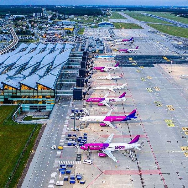 Vliegtuigen op de luchthaven in Gdansk online puzzel