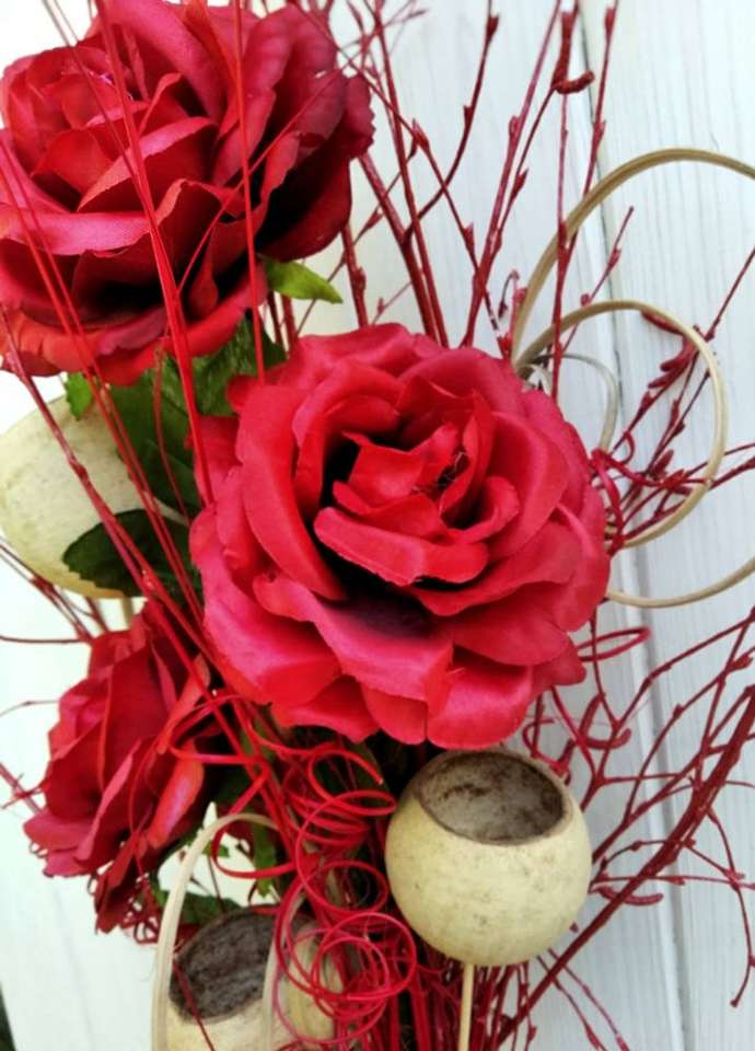 Червени рози със сушени онлайн пъзел