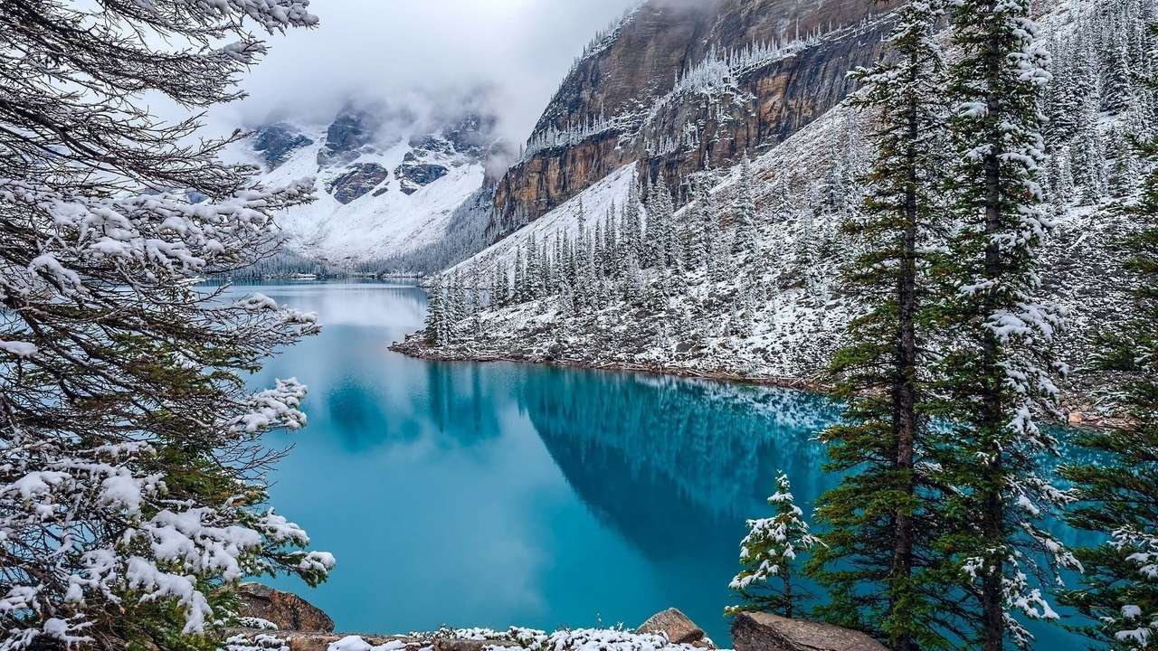 Vedere frumoasă asupra lacului înghețat puzzle online