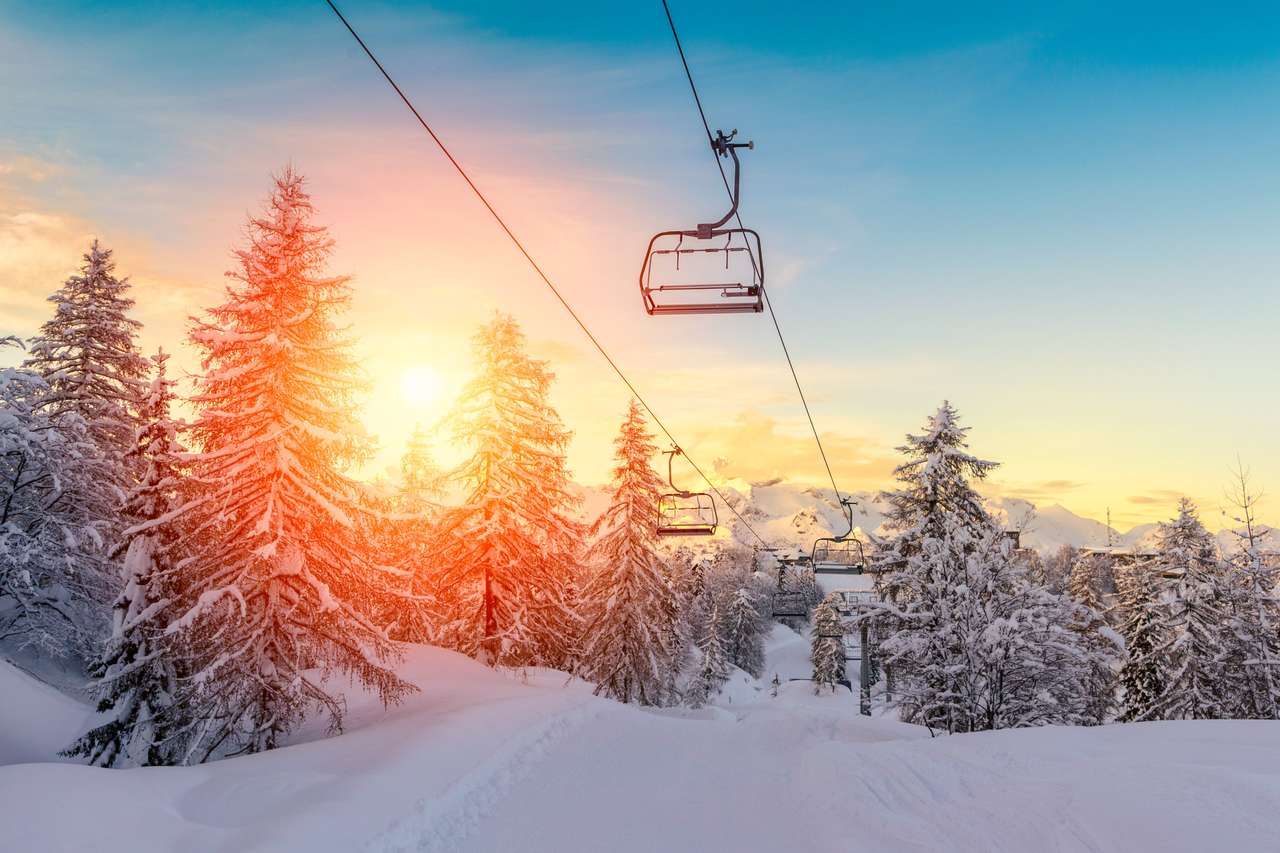 Ηλιοβασίλεμα στο χειμερινό τοπίο στα βουνά Ιουλιανές Άλπεις-Ευρώπη παζλ online