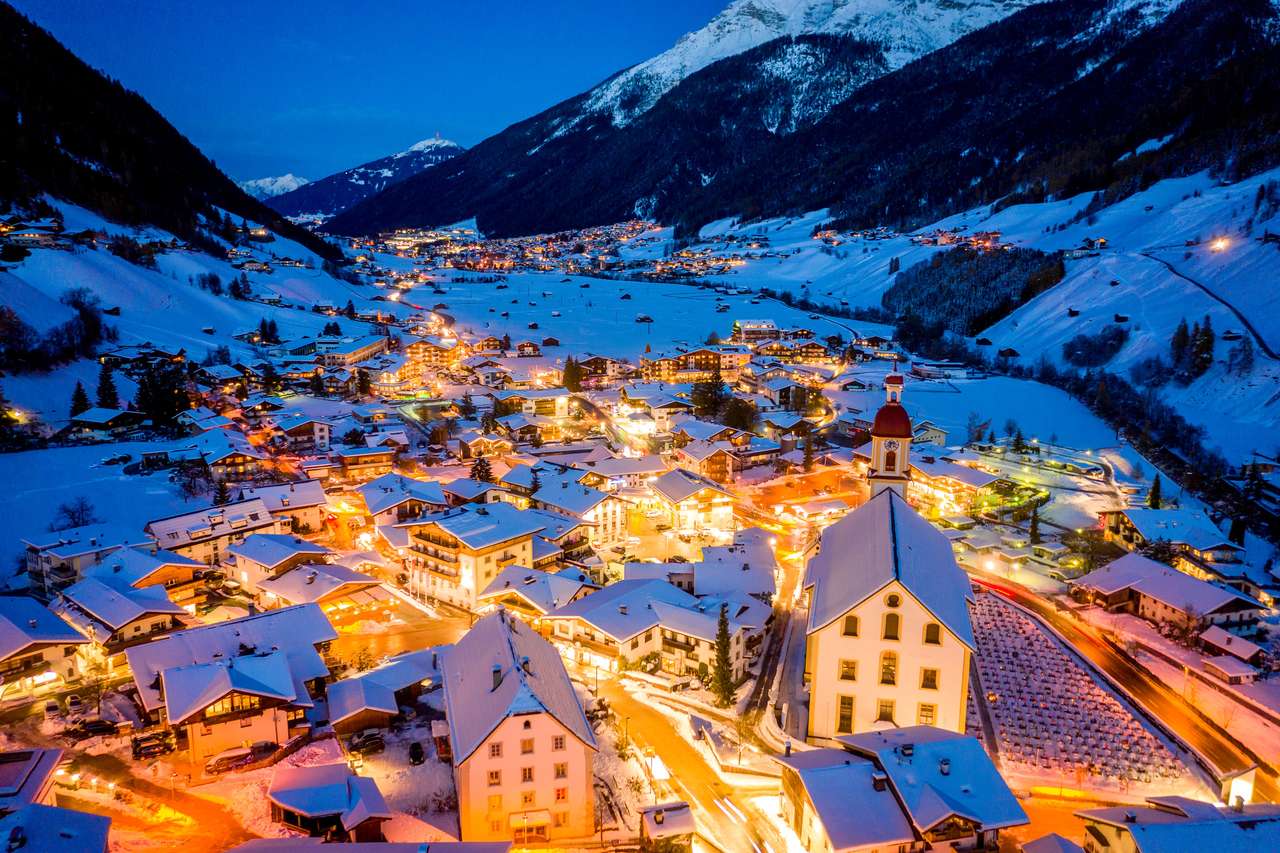 Österrikiska staden Neustift, Tyrolen Pussel online