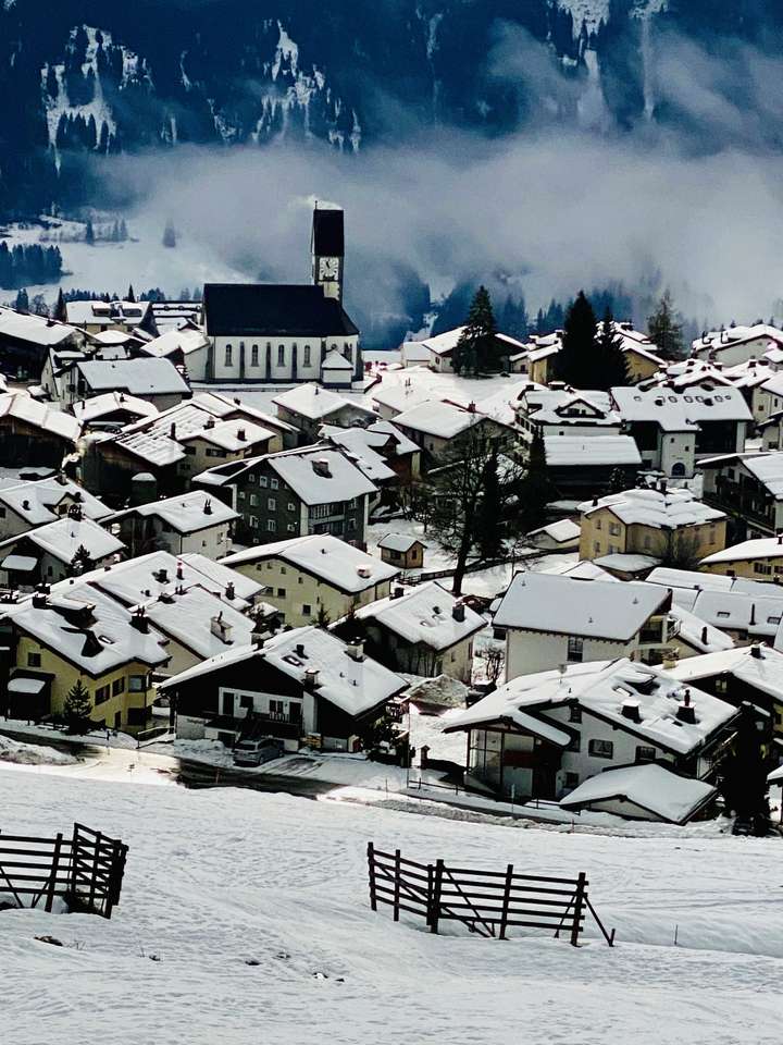 Le village de Falera en Suisse puzzle en ligne