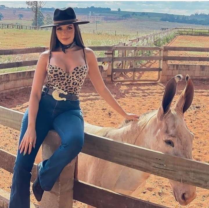 vacker ung cowgirl Pussel online