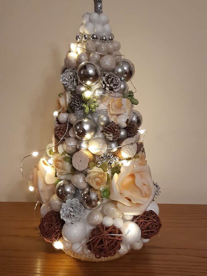 λαμπερό χριστουγεννιάτικο δέντρο παζλ online