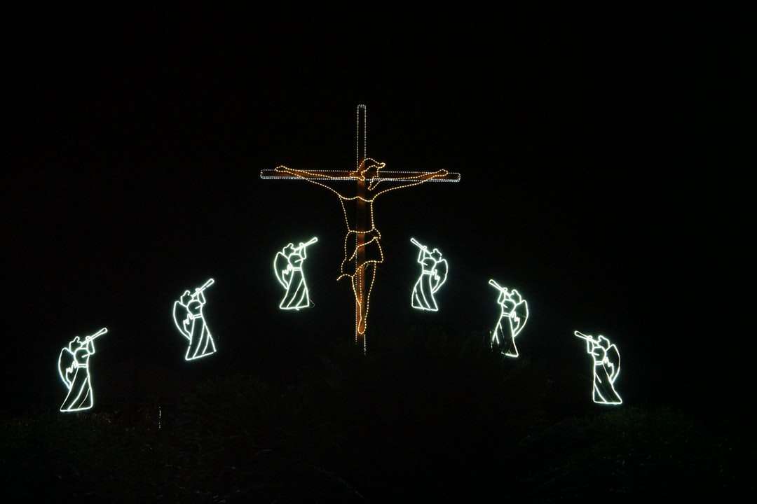 crucifix et lumières d'ange puzzle en ligne