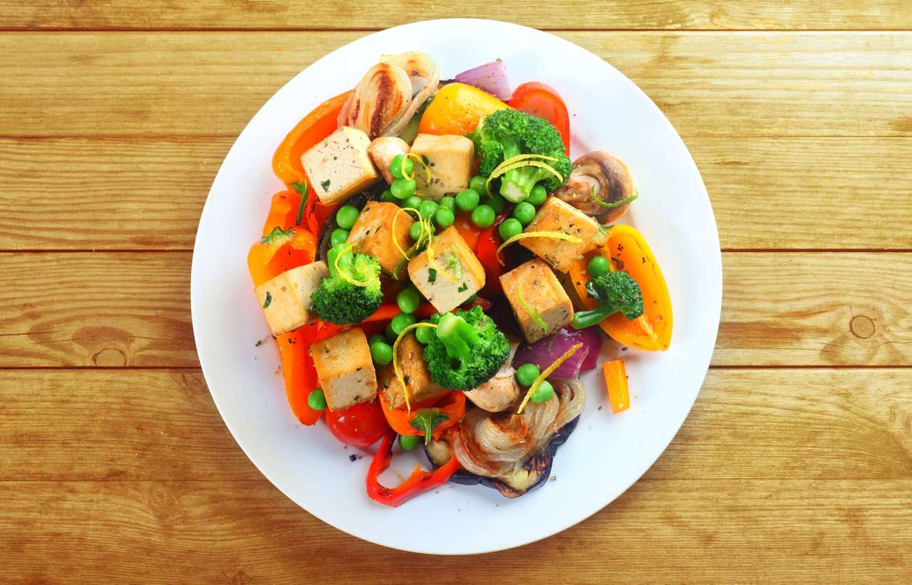 Здоровые овощи на гриле с тофу пазл онлайн