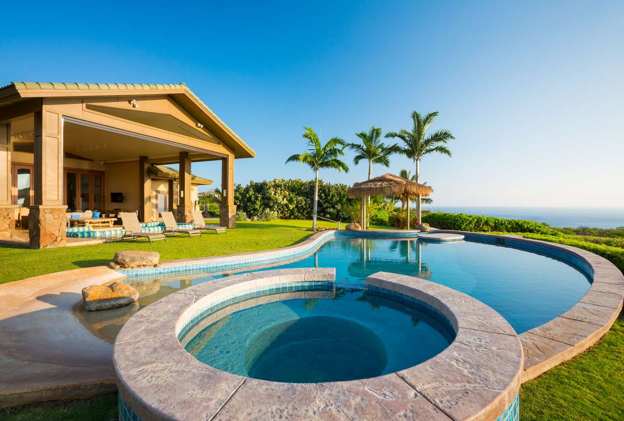 Luxusní dům s bazénem skládačky online
