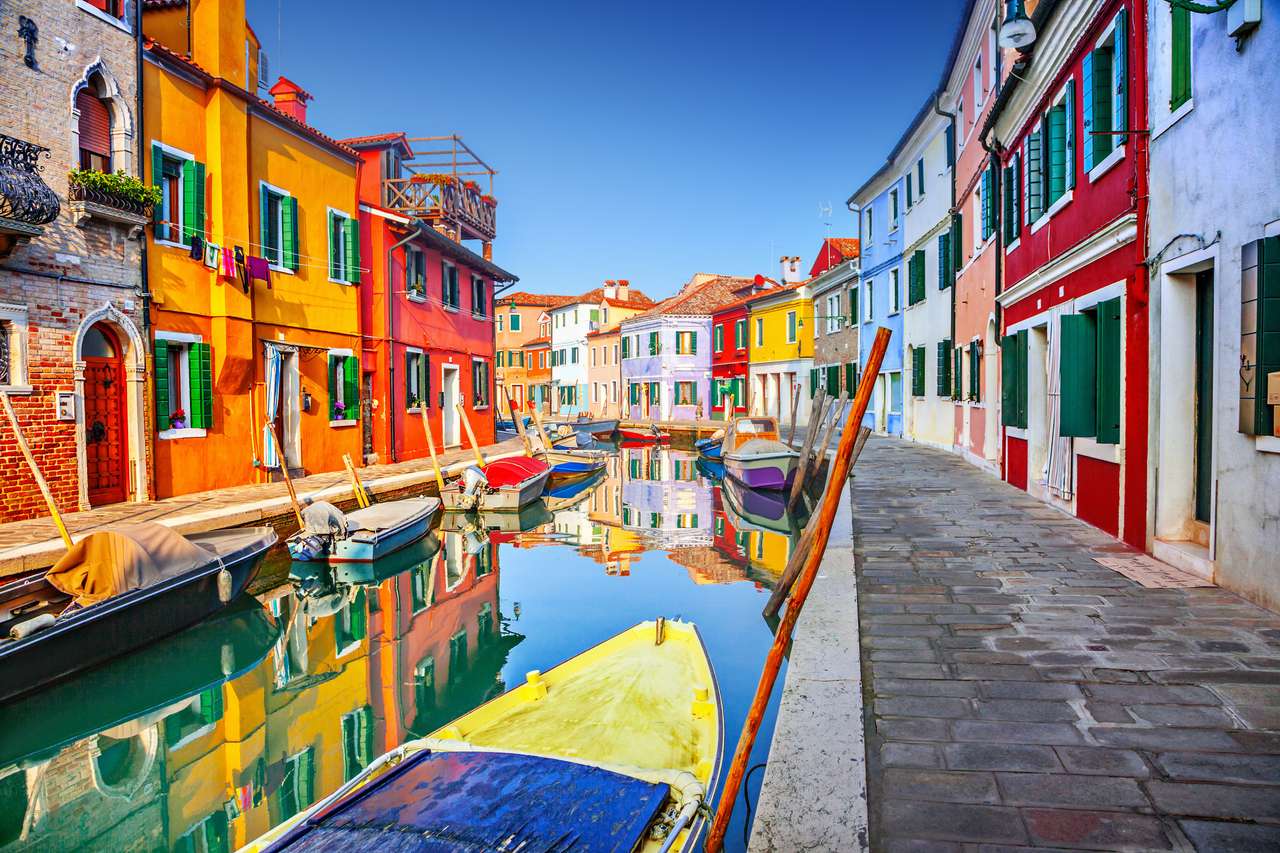 Färgglada hus i Burano, Venedig, Italien Pussel online