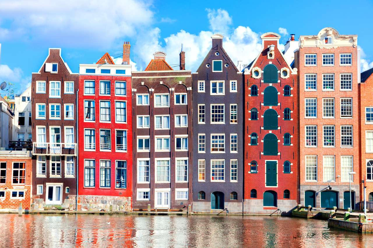 Tipikus holland házak Amszterdamban, Hollandia online puzzle