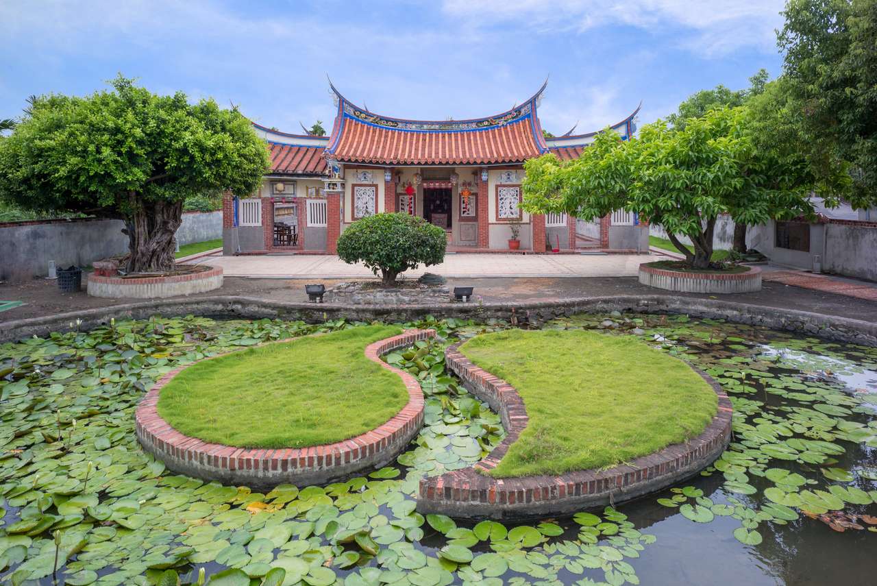 Китайска къща с тай чи езерце онлайн пъзел