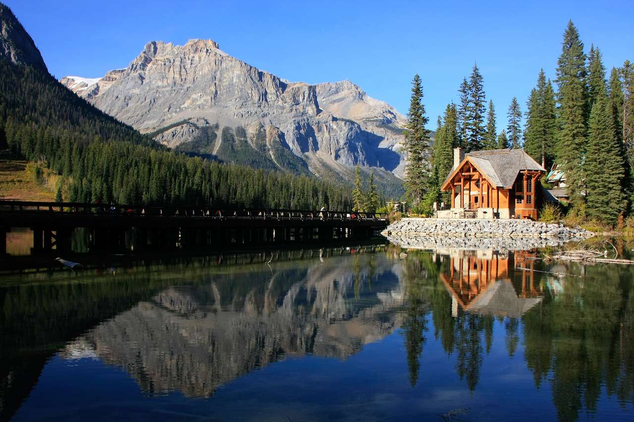 Houten huis aan Emerald Lake, Canada legpuzzel online