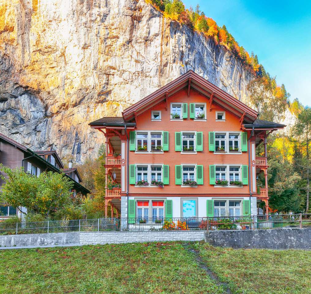 Lauterbrunnen by och schweiziska alperna Pussel online