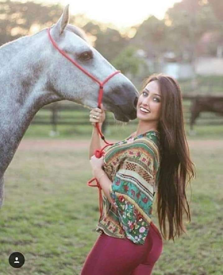 hermosa con su caballo rompecabezas en línea