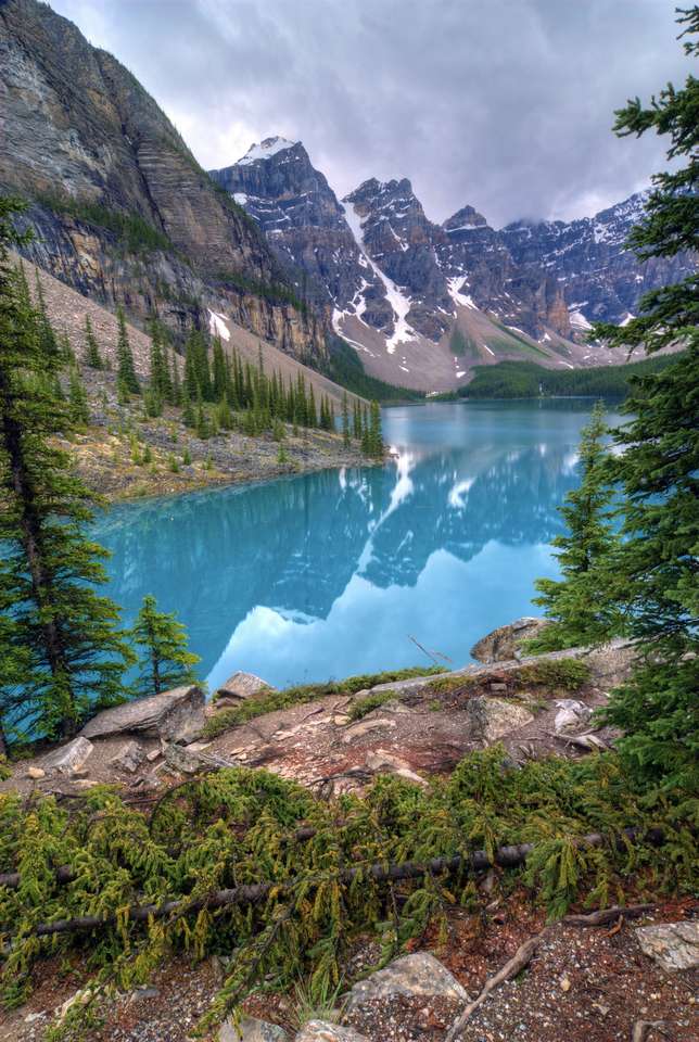 Lago Moraine en el Parque Nacional Banff, Canadá rompecabezas en línea
