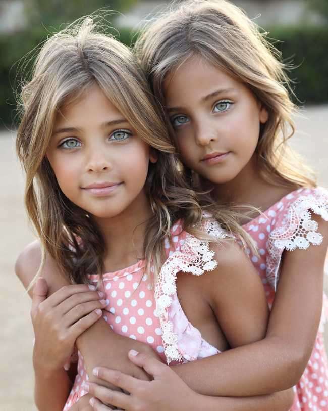 Най-красивите близнаци в света - Клементс онлайн пъзел