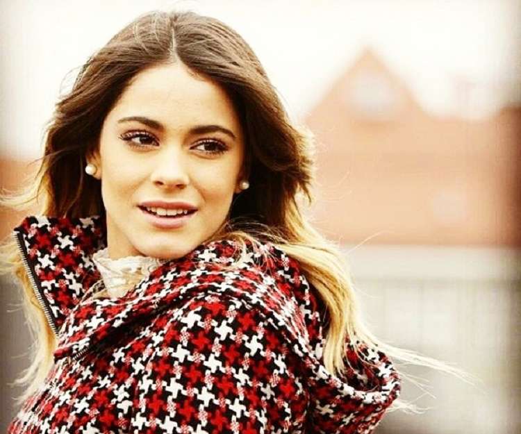 ONE OF MY IDOLS MARTINA STOESSEL online puzzle
