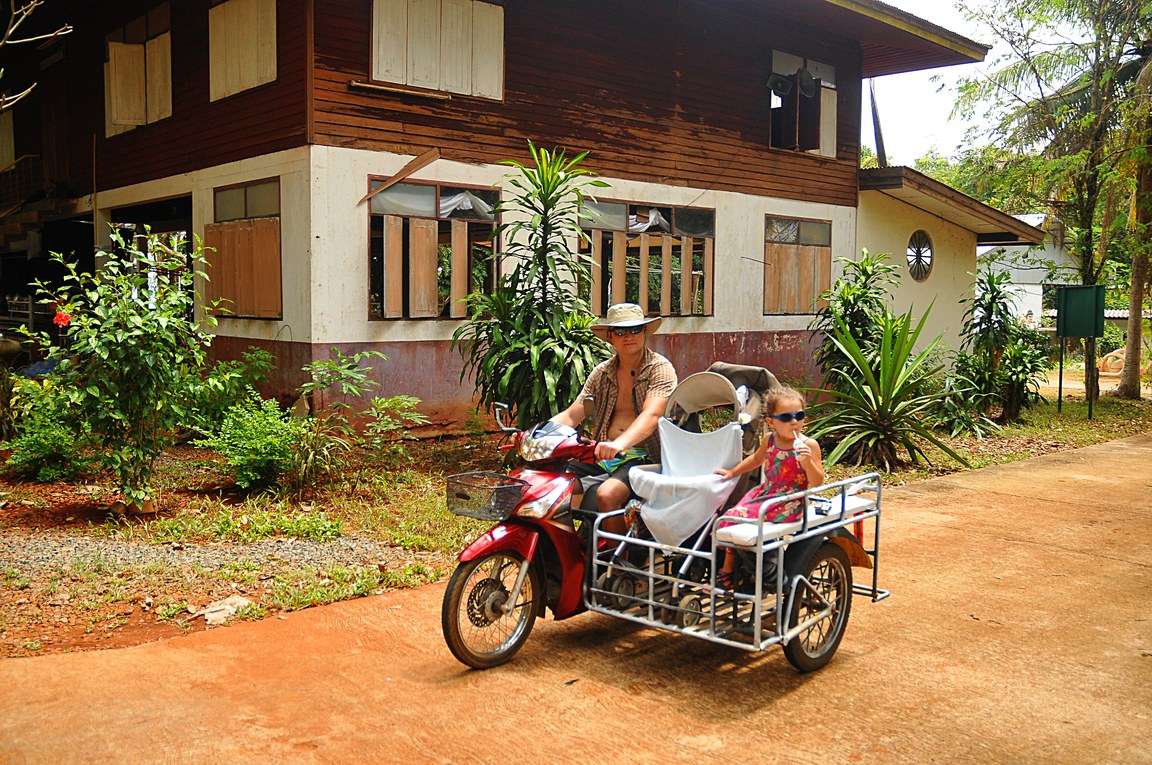 En skoter för transport på en ö i Thailand Pussel online