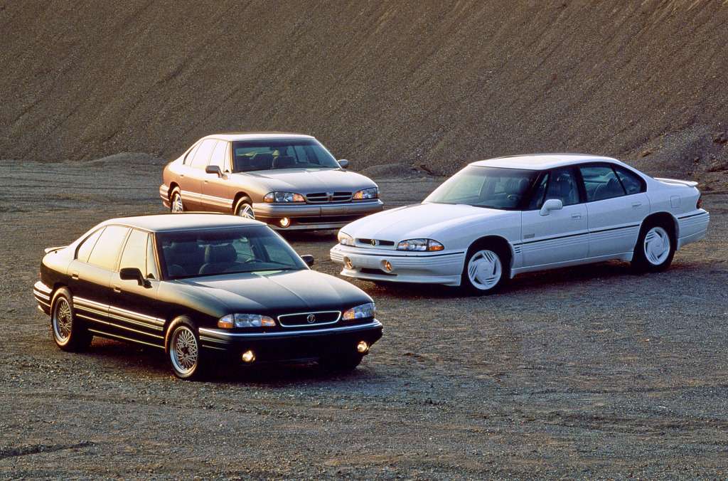 1992 Pontiac Bonneville SE и Bonneville SSEi онлайн-пазл