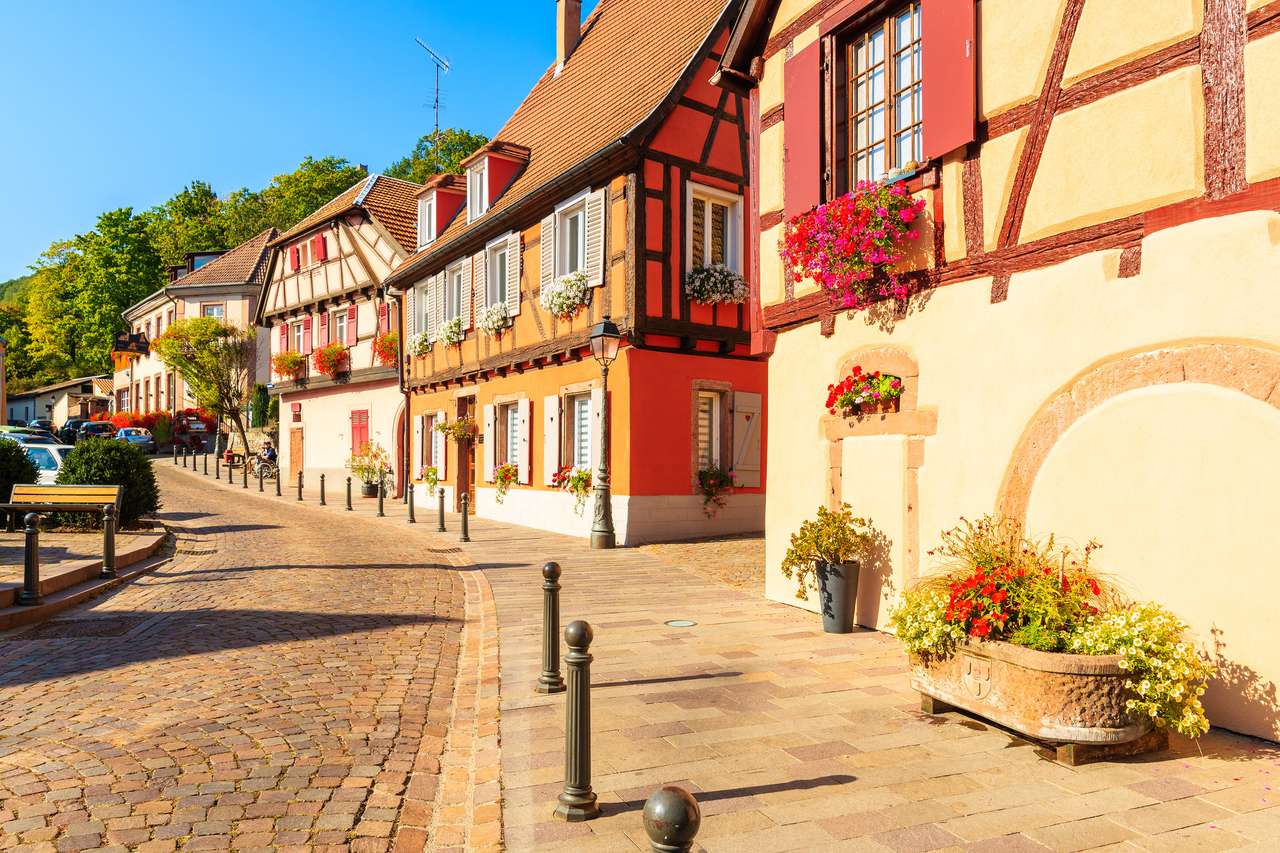 maisons colorées dans le village pittoresque de Ribeauville puzzle en ligne