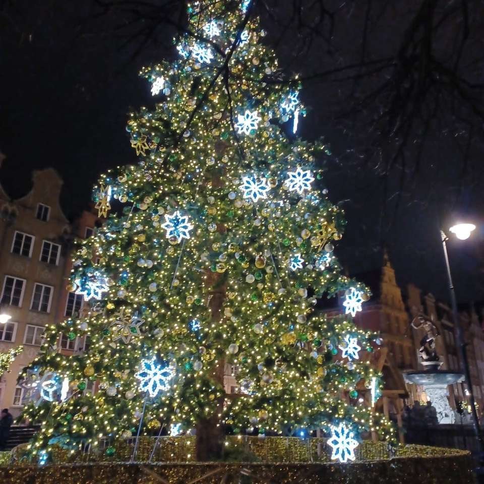kivilágított karácsonyfa kirakós online