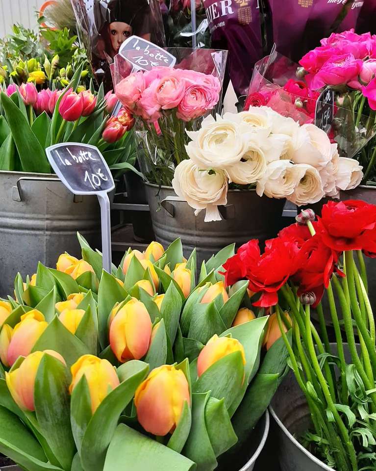 Цветы в Париже пазл онлайн