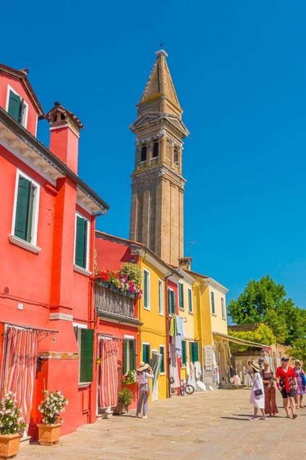 Färgglada byggnader i Burano Italien - Art # 58 pussel på nätet