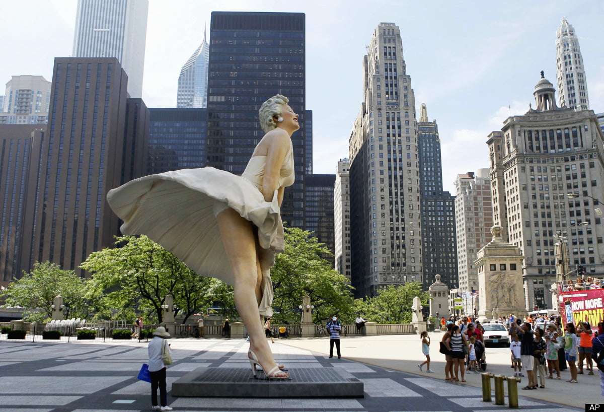 Una statua gigante di M. Monroe in California puzzle online