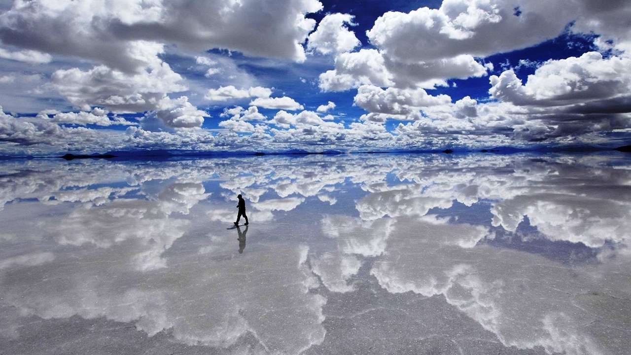 Reflecția norilor deasupra. lac salin puzzle online