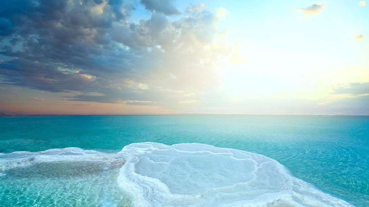 Soluppgång över saltsjön pussel på nätet