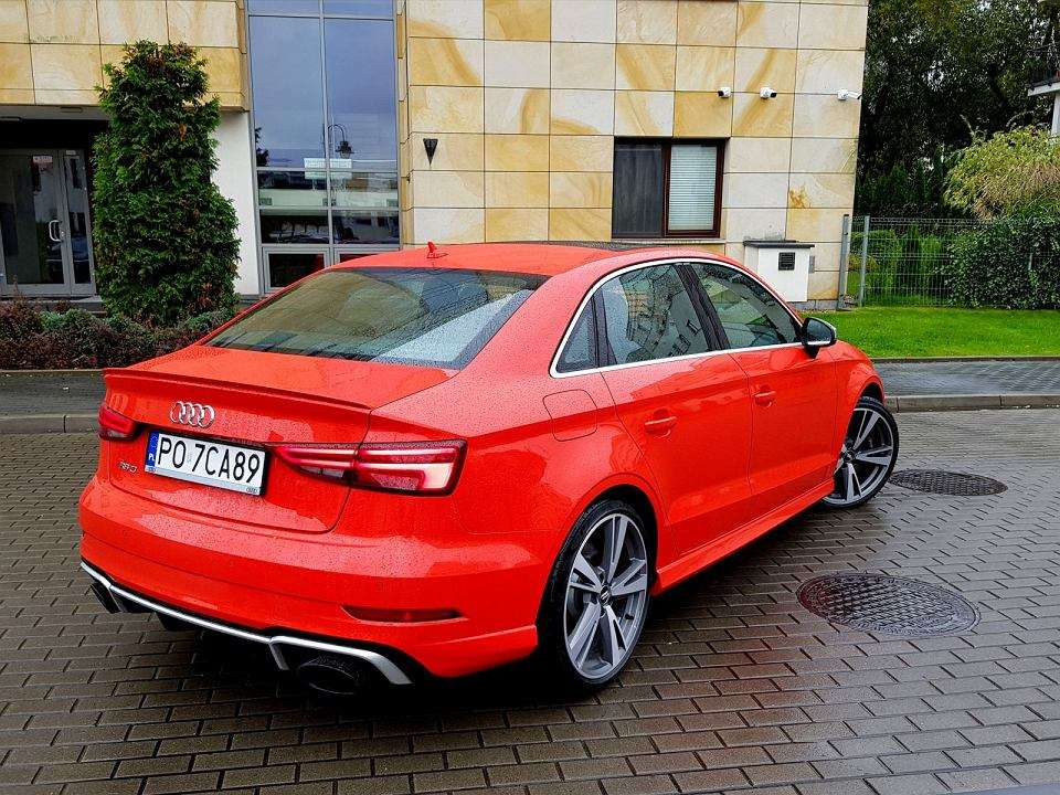 Audi RS-3 roșu puzzle online