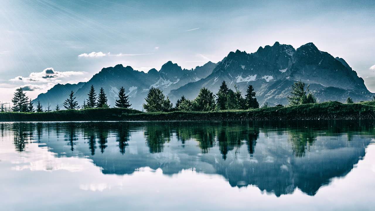 Отражение горы в воде пазл онлайн
