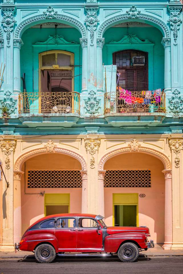 Классический винтажный автомобиль в Гаване онлайн-пазл