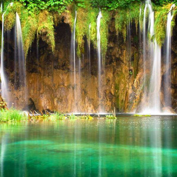 Waterfall in the tropics online puzzle