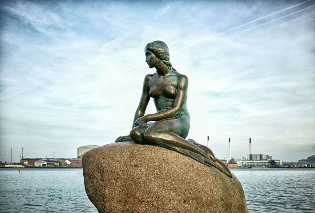 Малката русалка - статуя, изваяна от Едвард Ериксен онлайн пъзел