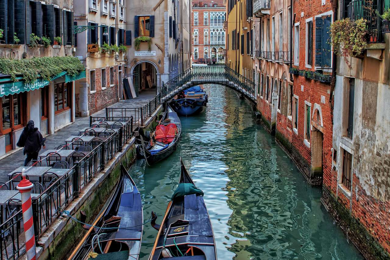 Sotoportego of the Ostreghe, Venice jigsaw puzzle online