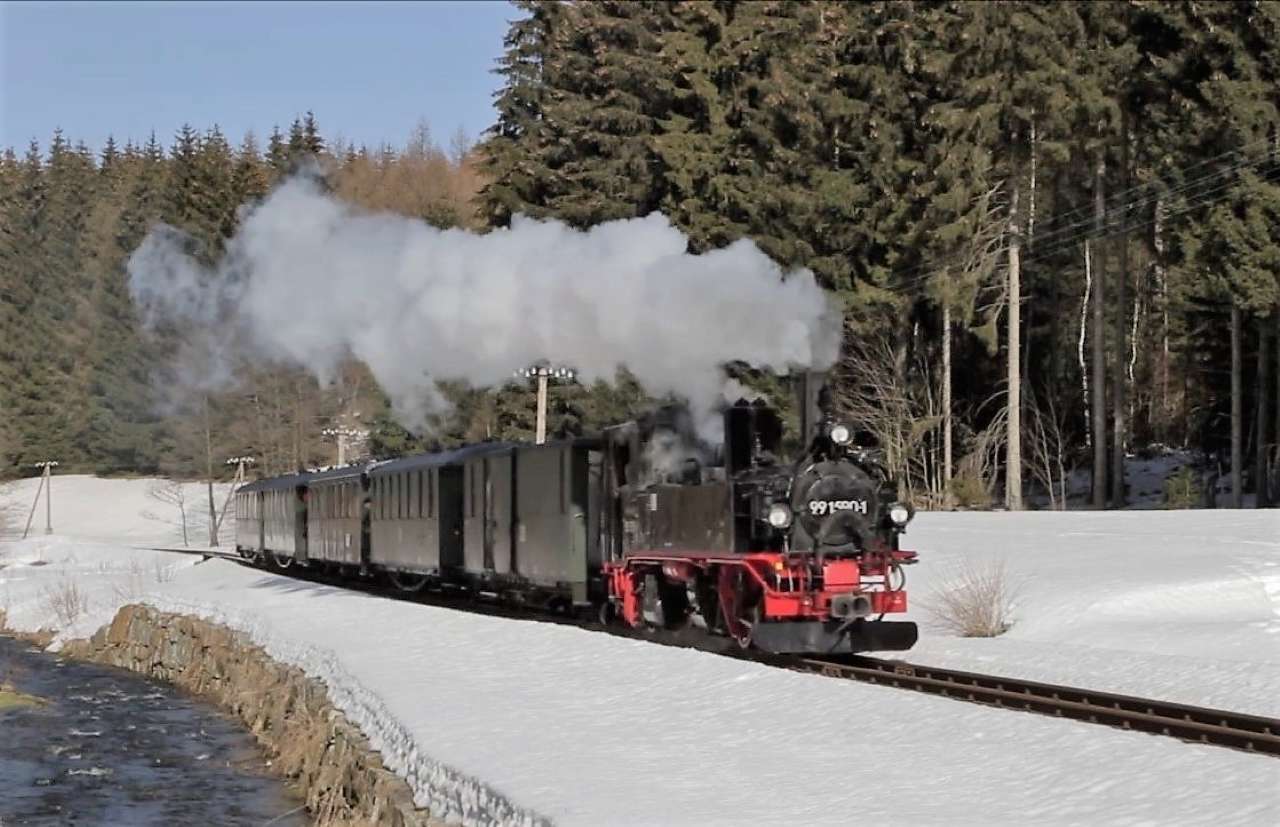 On the road in wintry Saxony! jigsaw puzzle online