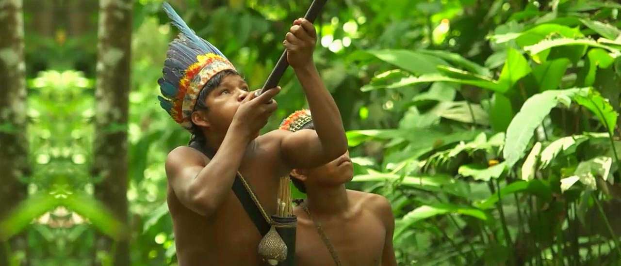 Indígenas colombianos cazando rompecabezas en línea