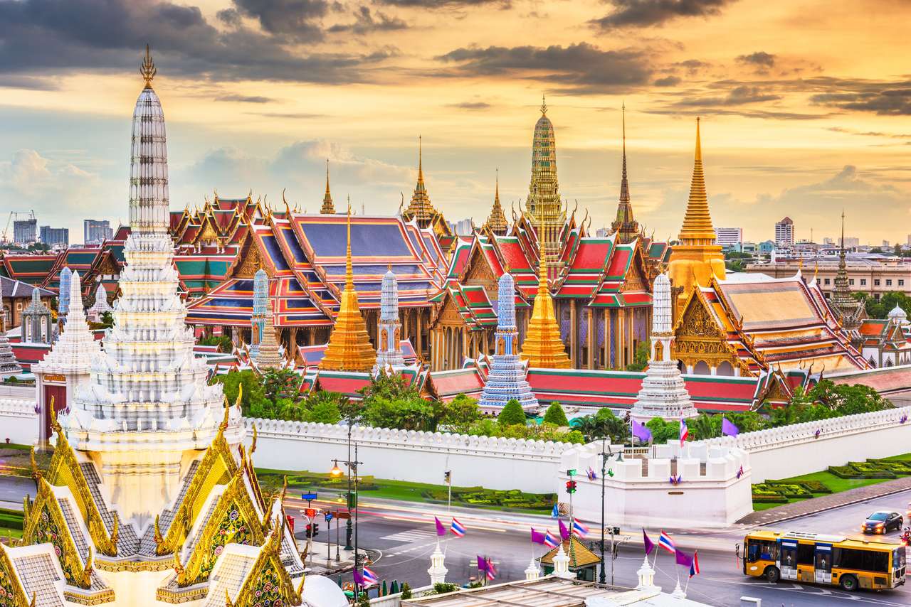 Bangkok, Thailand vid Temple of the Emerald Buddha Pussel online
